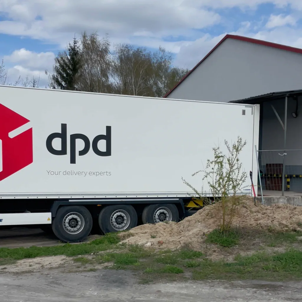 Załadunek paczek dla europejskiego przewoźnika. Ładujemy paczki dla naszych europejskich partnerów DPD.